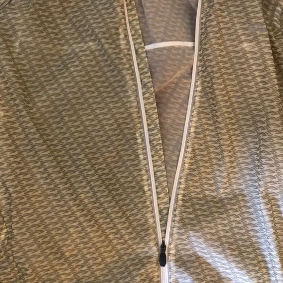 Light, Packable, Breathable Resistant Rain Jacket! - Picture 3 of 8